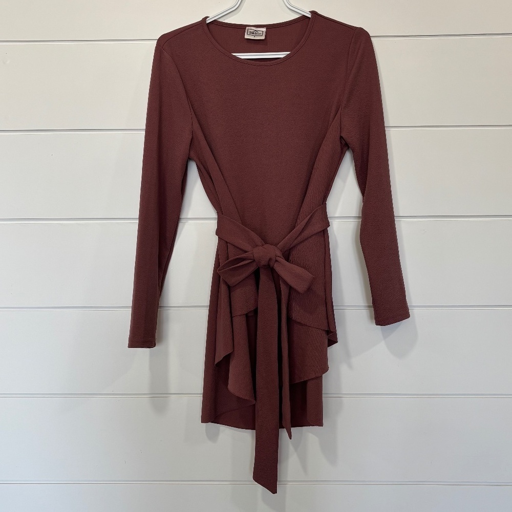The Doll House Hi low top with tie waist long sleeve dusty rose colour size M